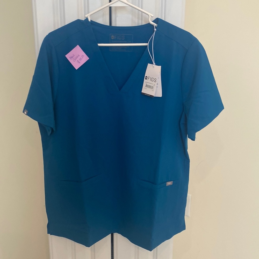 FIgs XL CASMA 3 pocket top